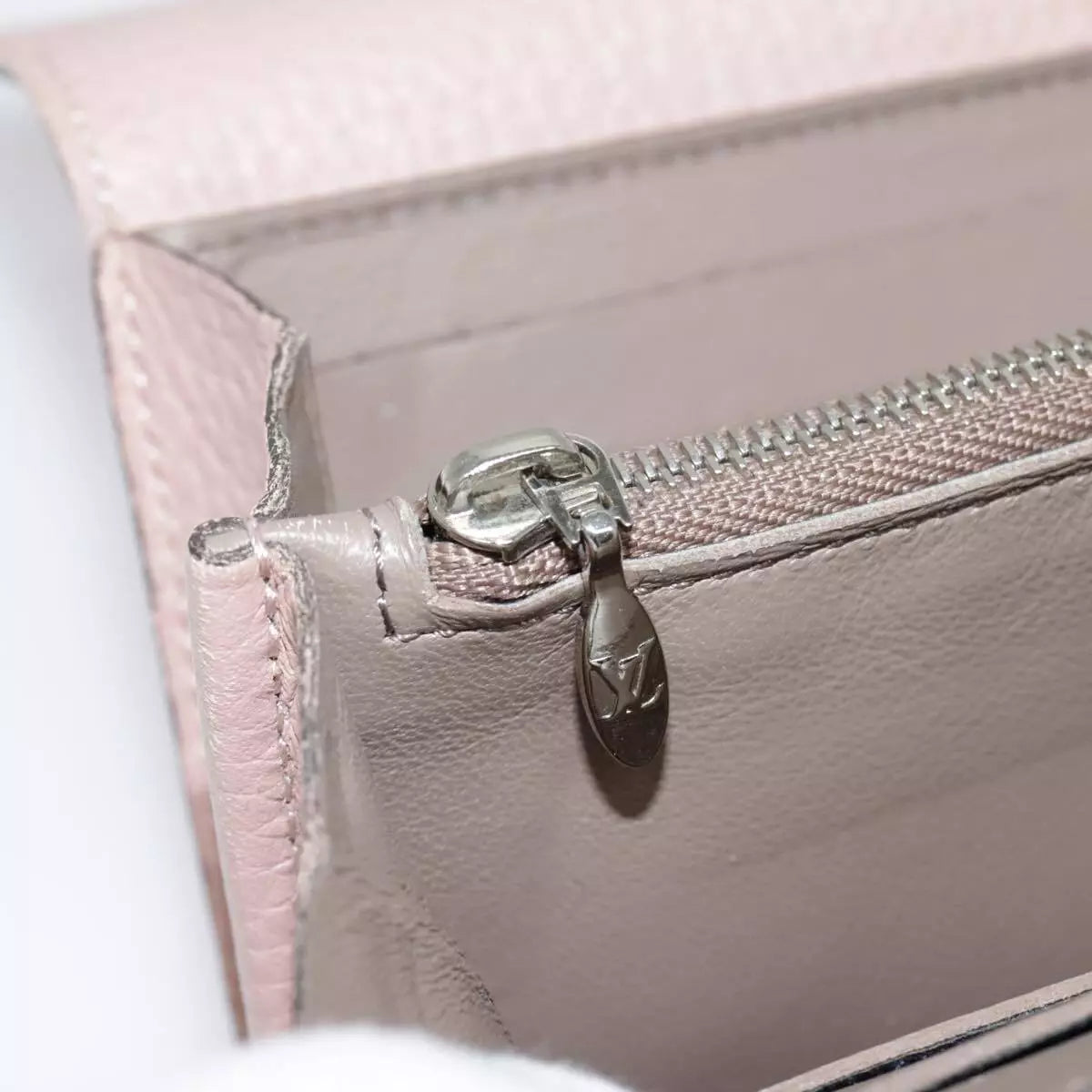 LOUIS VUITTON Capusine Long Wallet Leather Pink