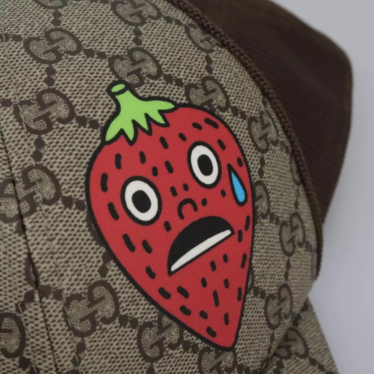 GUCCI GG Supreme Strawberry baseball Cap PVC XL Beige